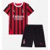 Camiseta AC Milan Fikayo Tomori #23 Primera Equipación Replica 2024-25 para niños mangas cortas (+ Pantalones cortos)